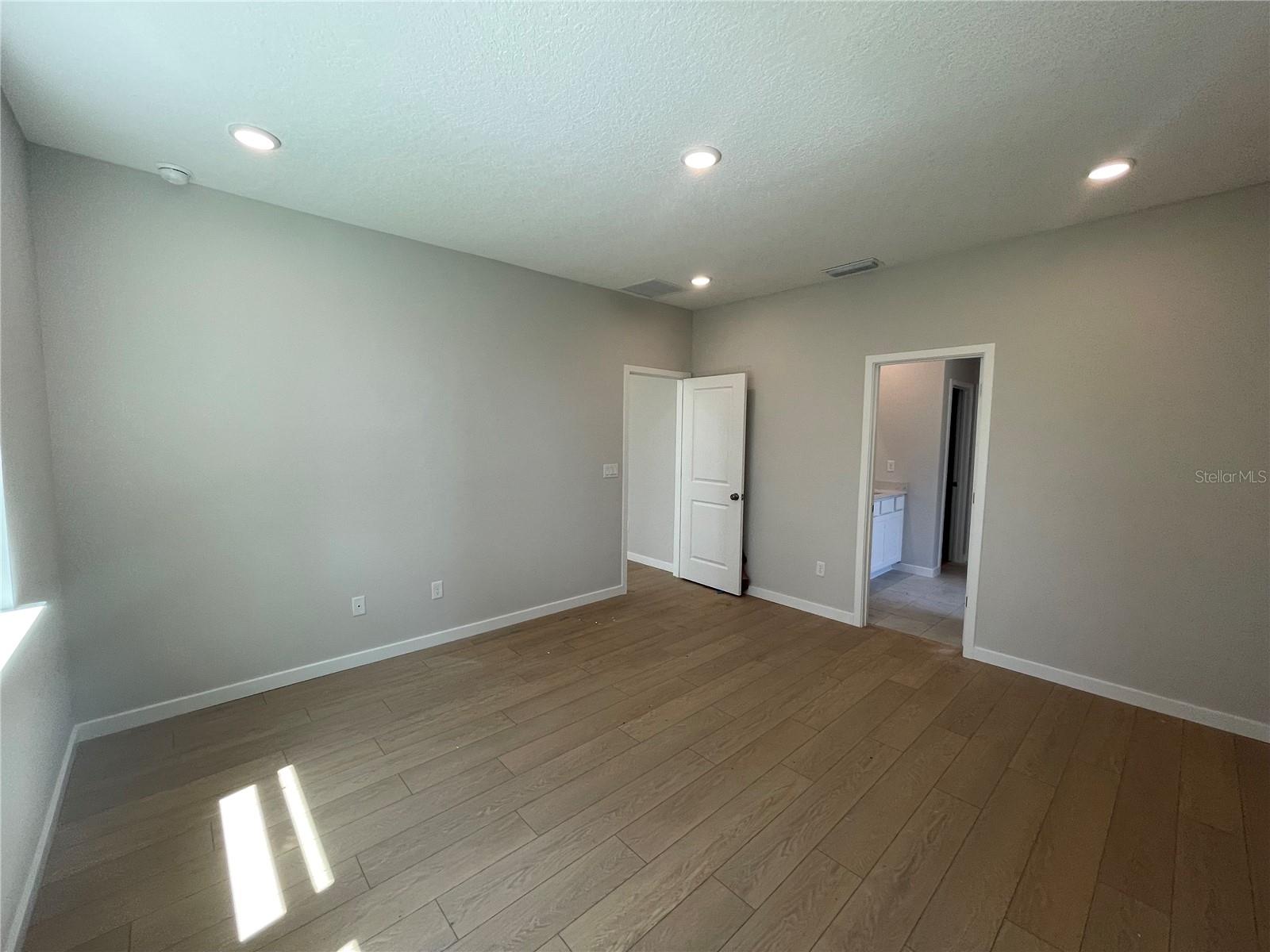 Image 32 of 40 For 43 Perseus Avenue