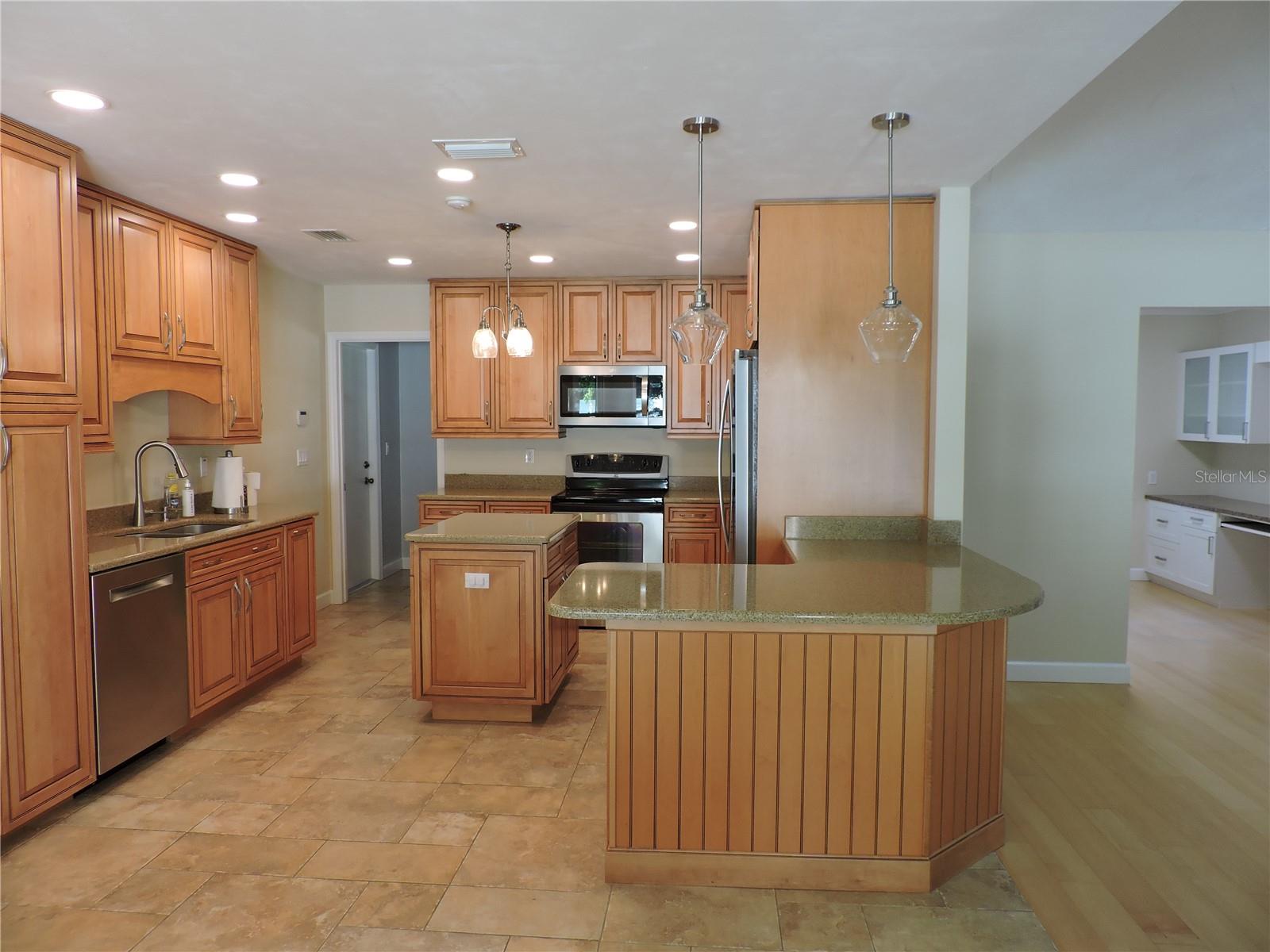 Image 10 of 38 For 543 Sandy Oaks Boulevard