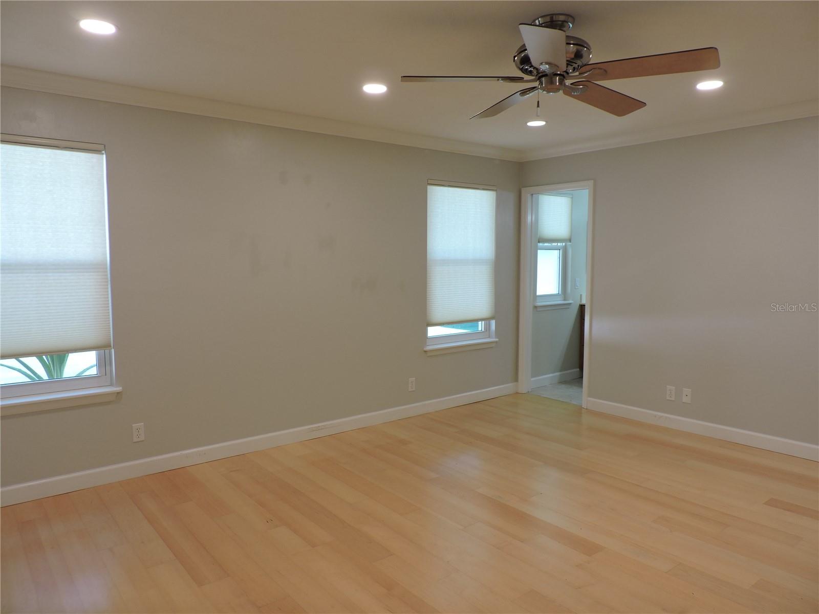Image 12 of 38 For 543 Sandy Oaks Boulevard