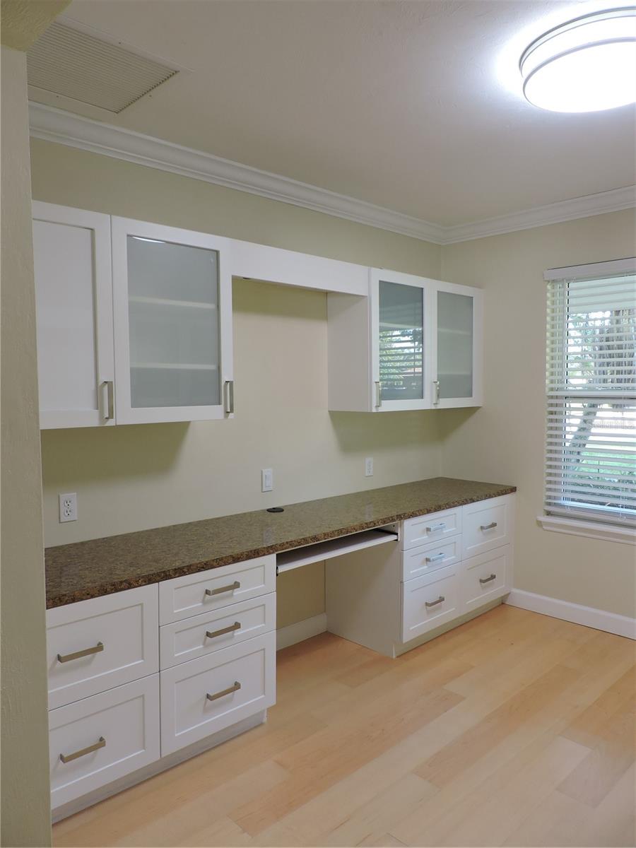 Image 17 of 38 For 543 Sandy Oaks Boulevard