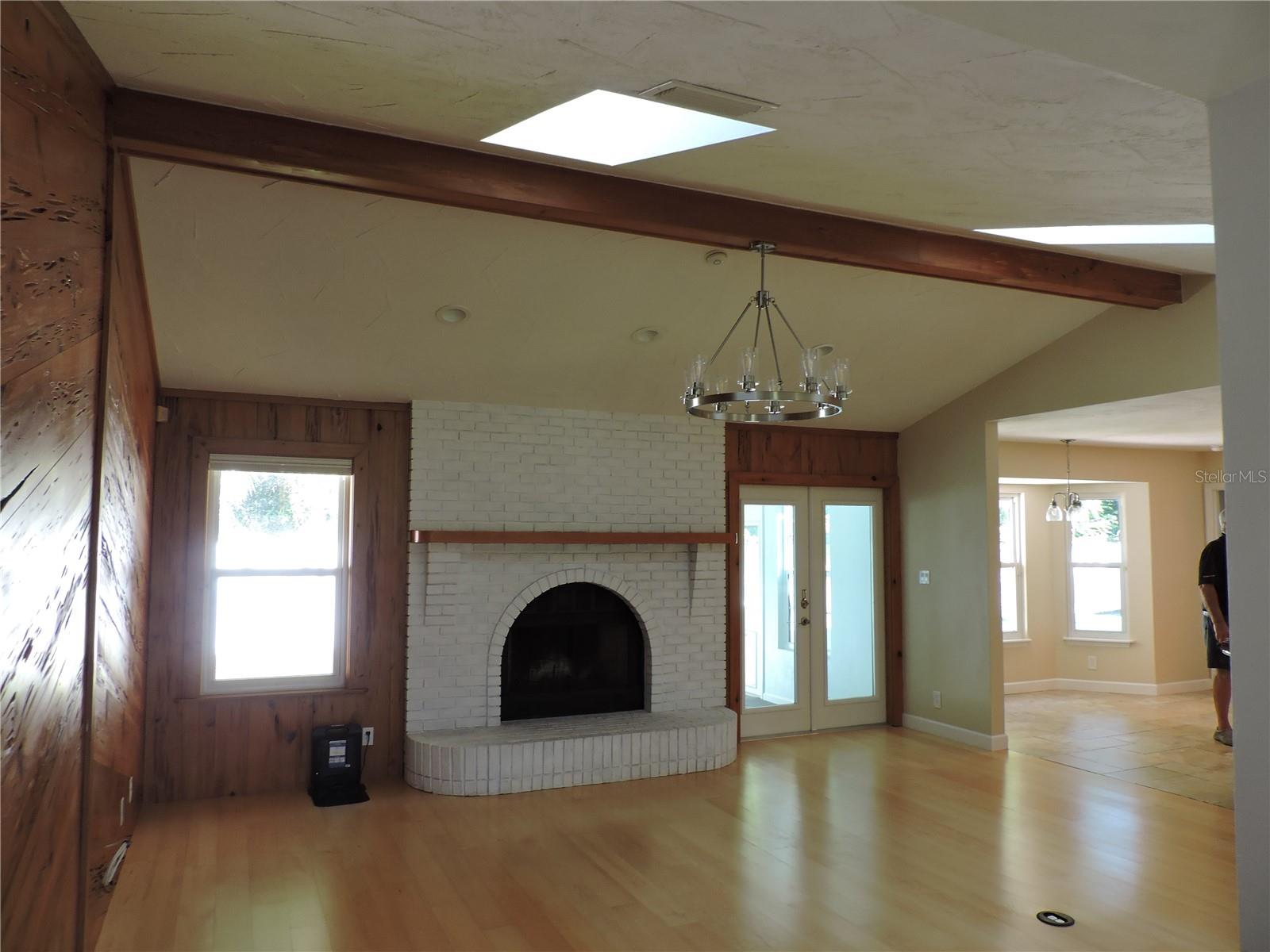 Image 3 of 38 For 543 Sandy Oaks Boulevard