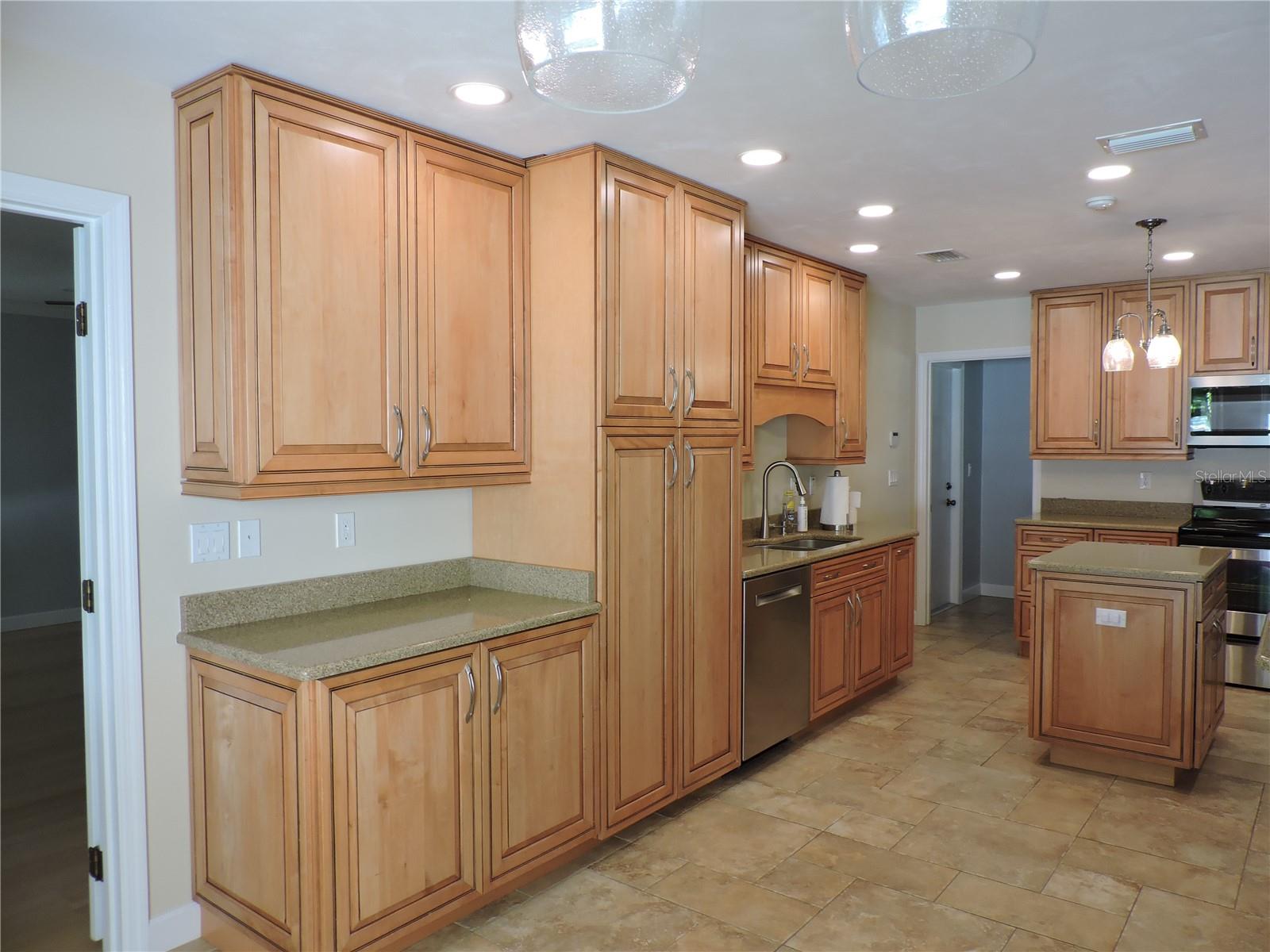 Image 7 of 38 For 543 Sandy Oaks Boulevard