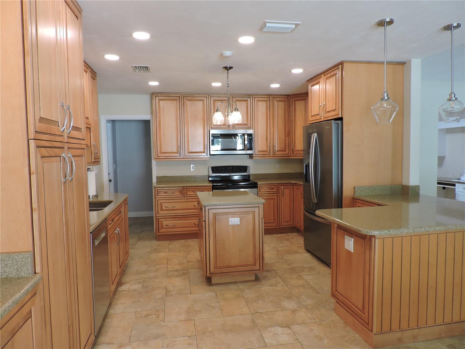 Image 8 of 38 For 543 Sandy Oaks Boulevard
