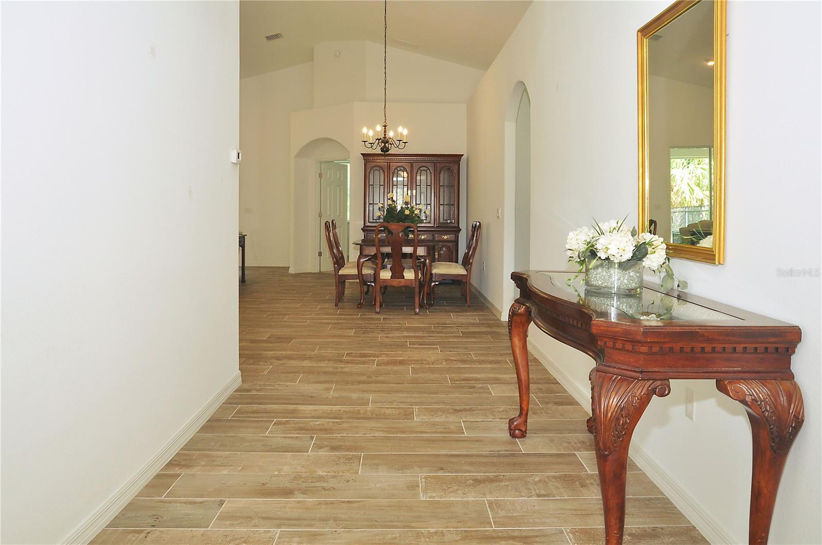 Image 5 of 49 For 139 Park Place Circle