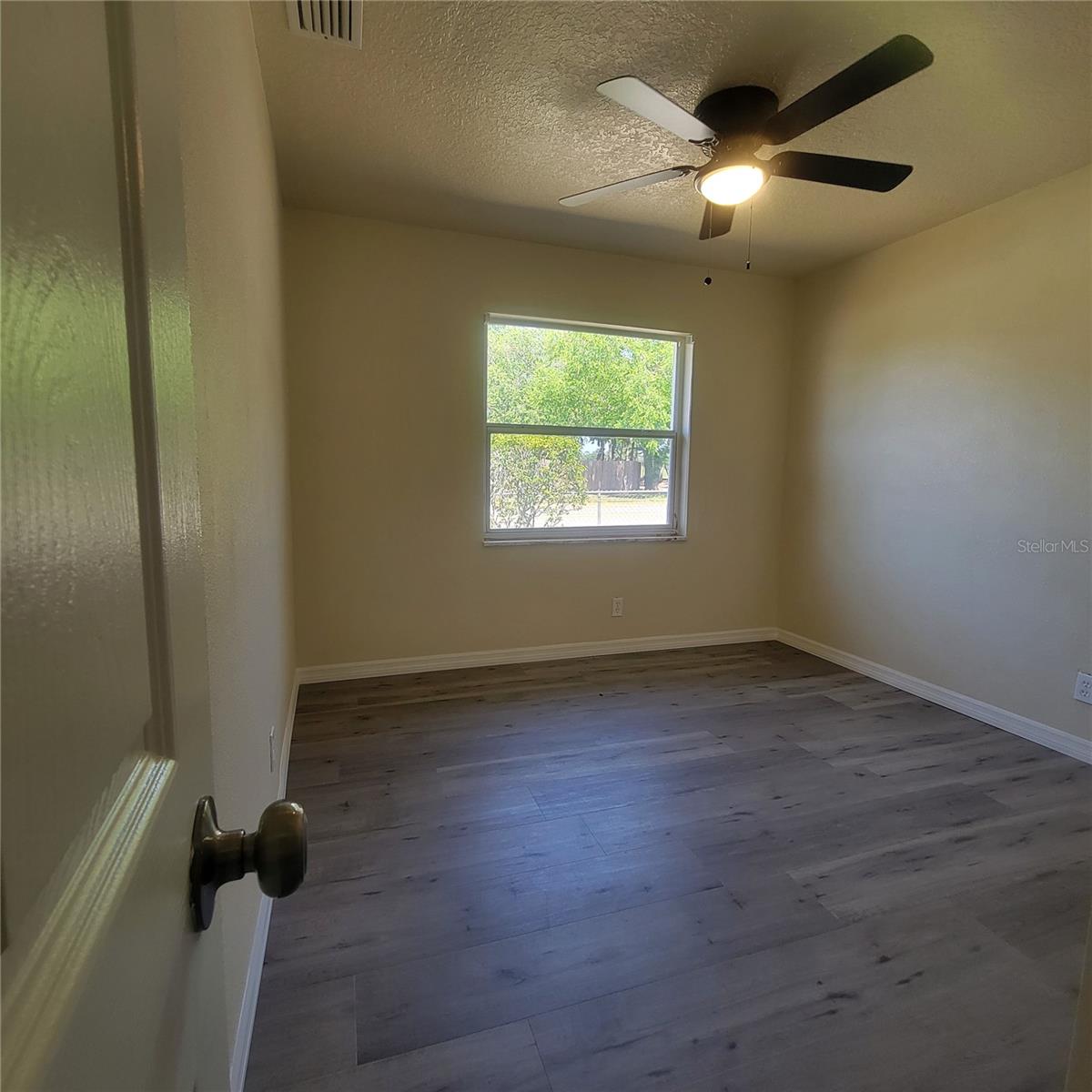 Image 4 of 57 For 741 Ellen Street