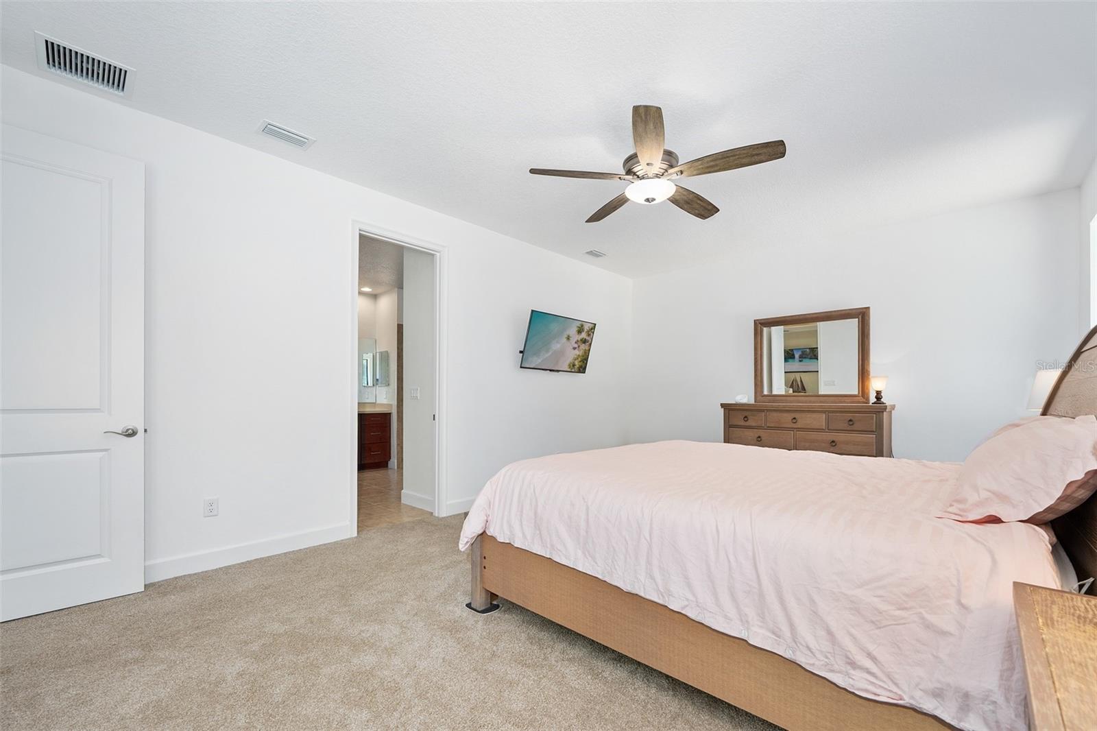 Image 19 of 73 For 27 Bay Court