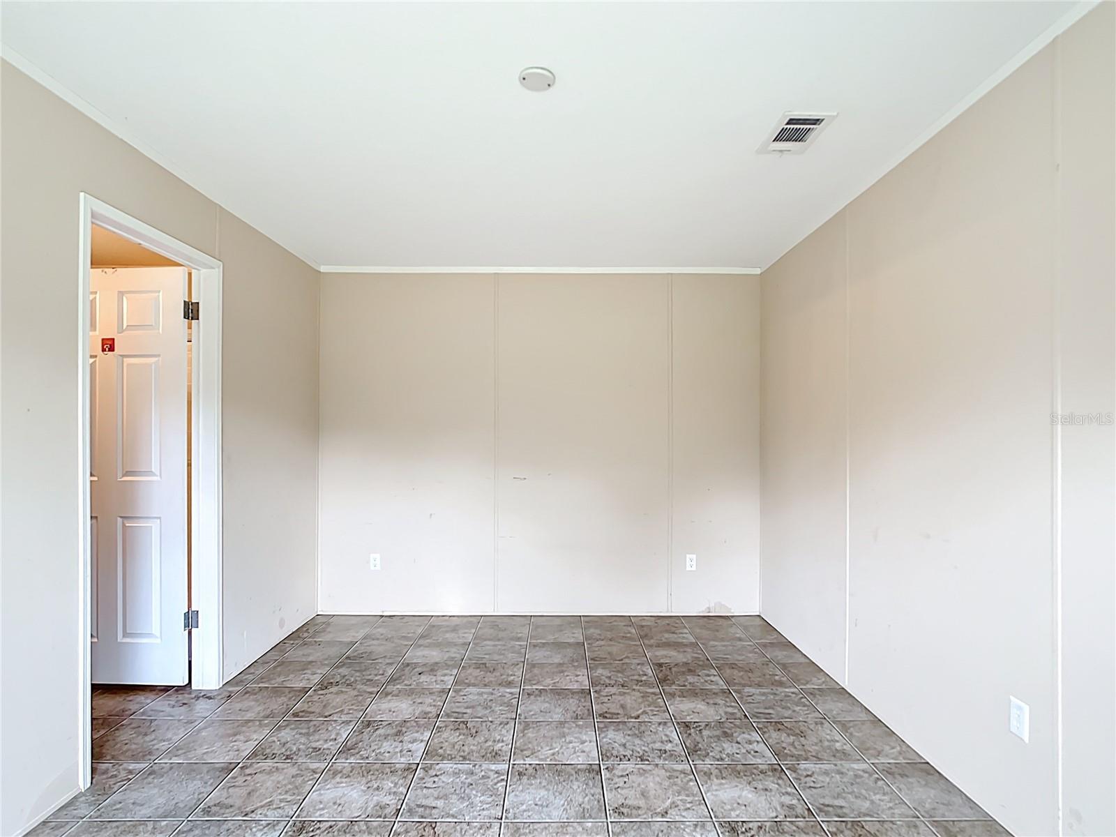 Image 15 of 41 For 15965 44th Avenue Road
