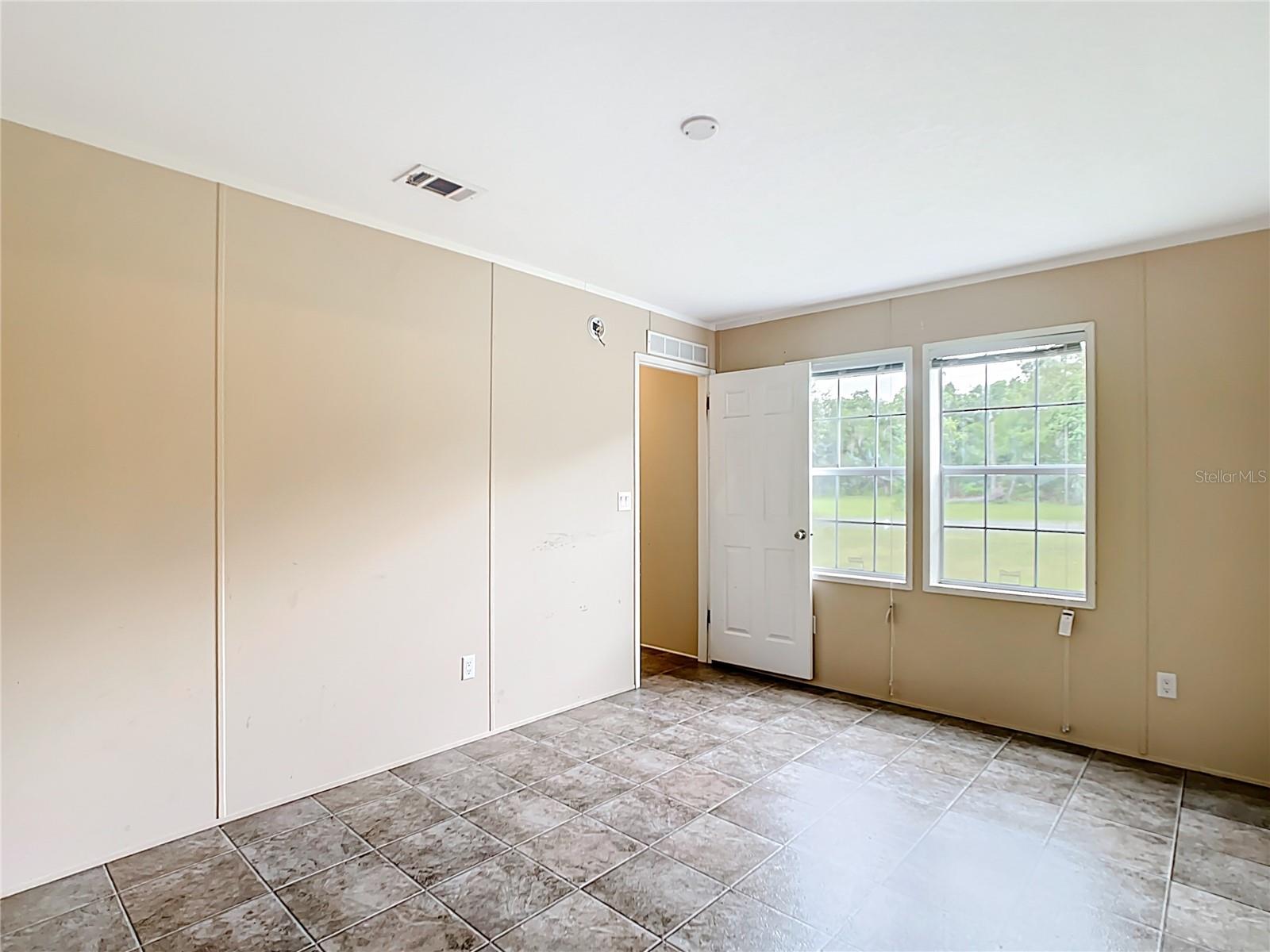 Image 20 of 41 For 15965 44th Avenue Road