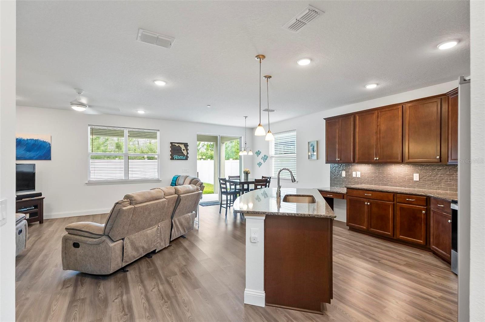 Image 13 of 55 For 40 Oakleaf Way