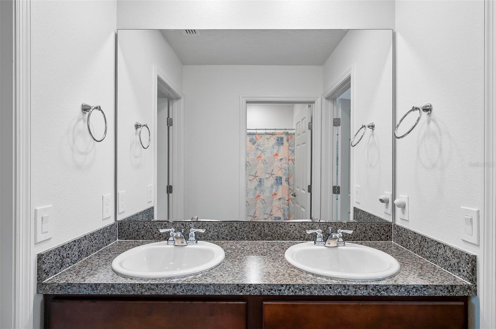 Image 19 of 55 For 40 Oakleaf Way