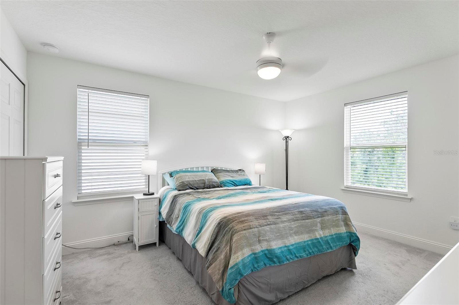 Image 27 of 55 For 40 Oakleaf Way