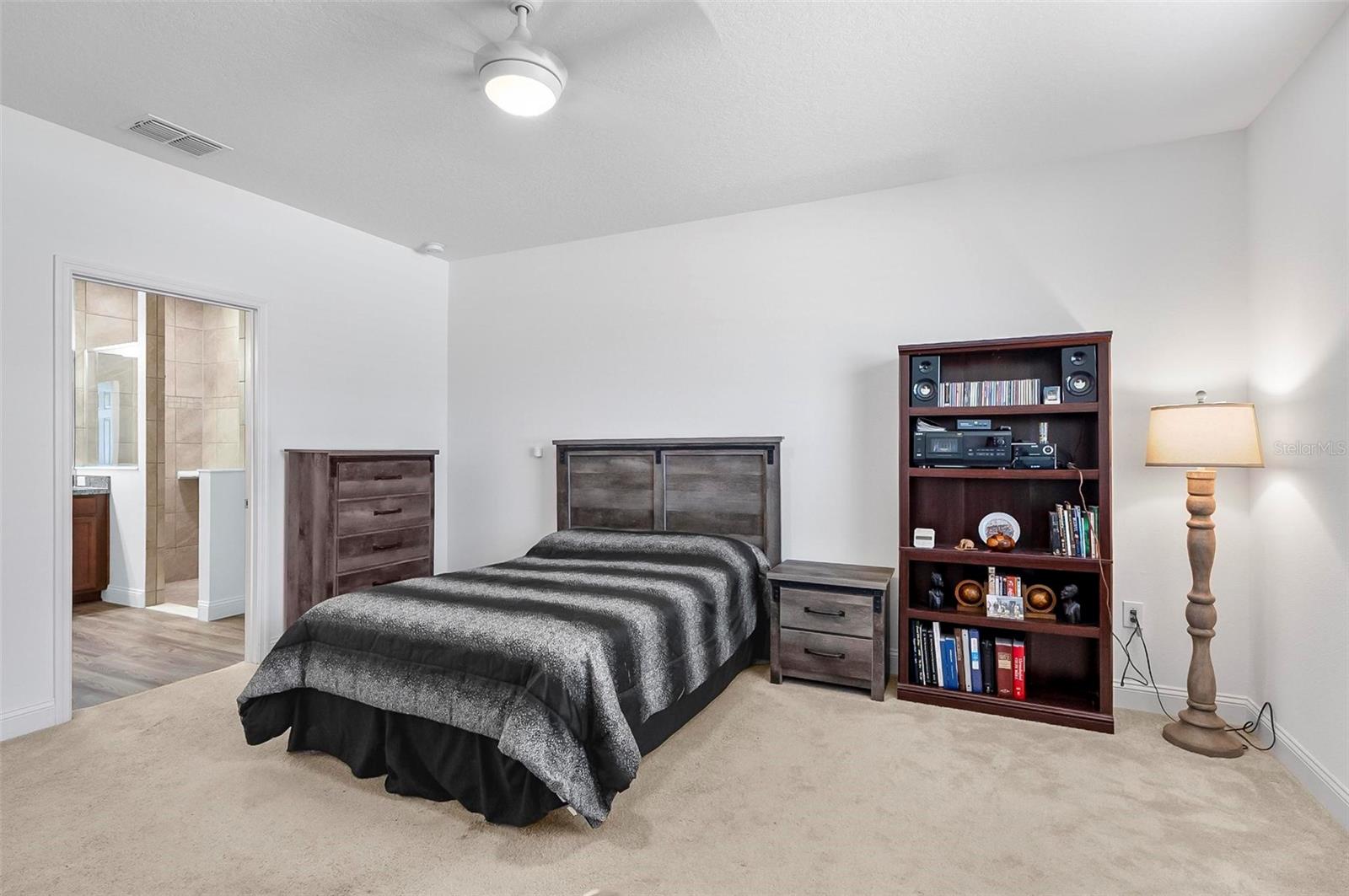 Image 42 of 55 For 40 Oakleaf Way