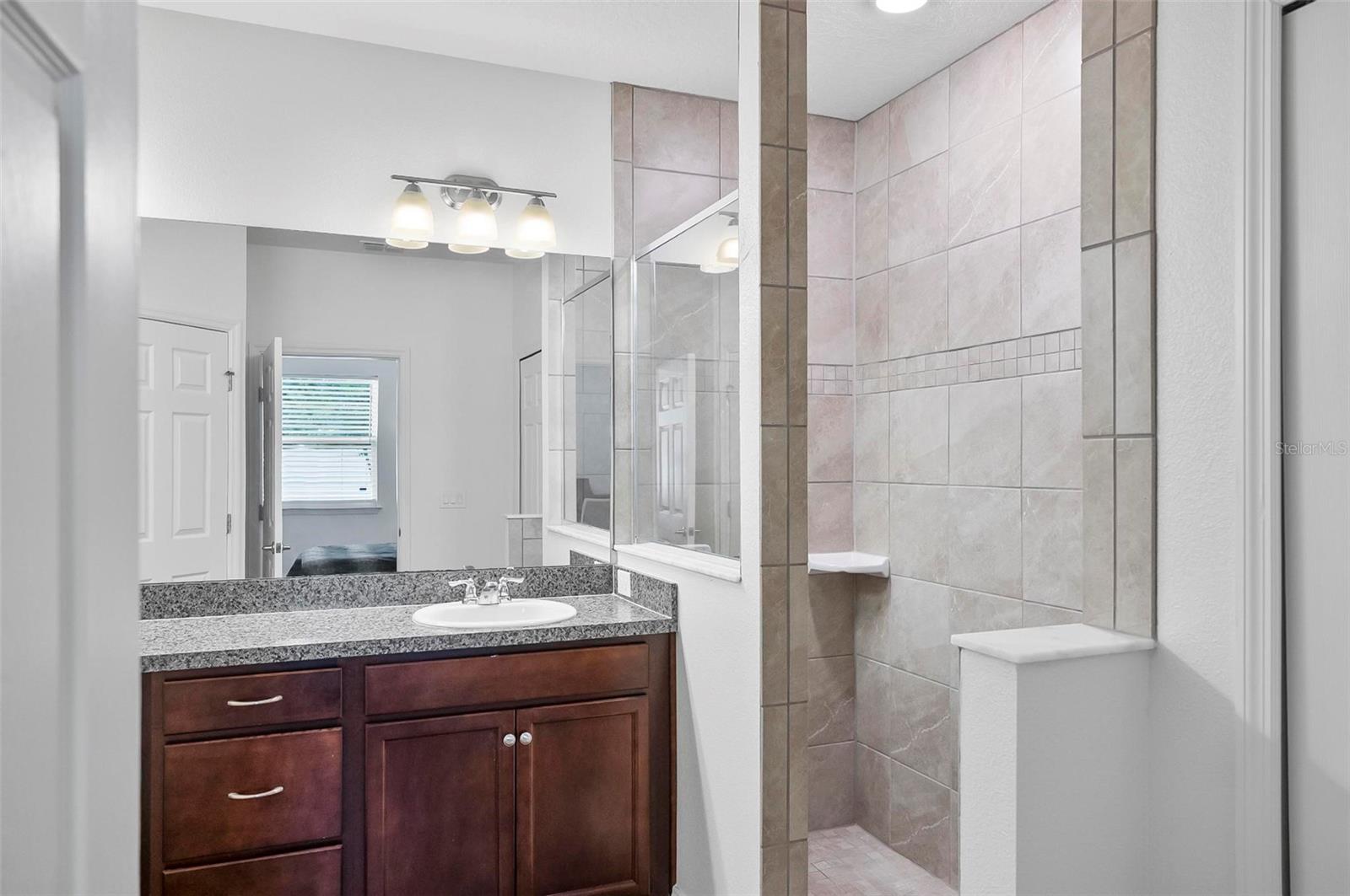 Image 43 of 55 For 40 Oakleaf Way