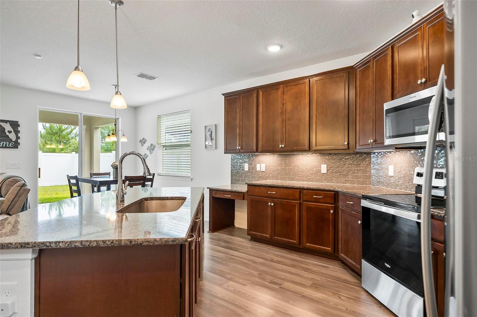 Image 6 of 55 For 40 Oakleaf Way