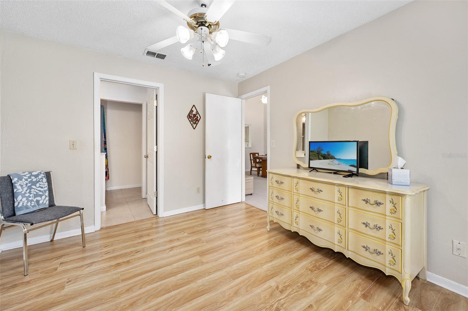 Image 15 of 29 For 915 Stonybrook Circle