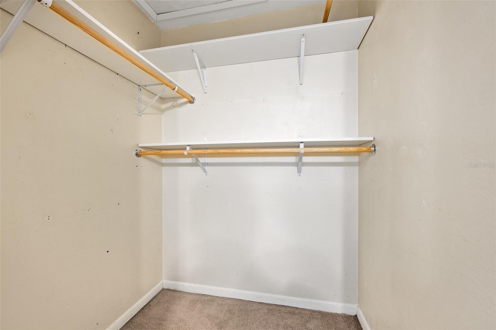 Image 17 of 29 For 915 Stonybrook Circle