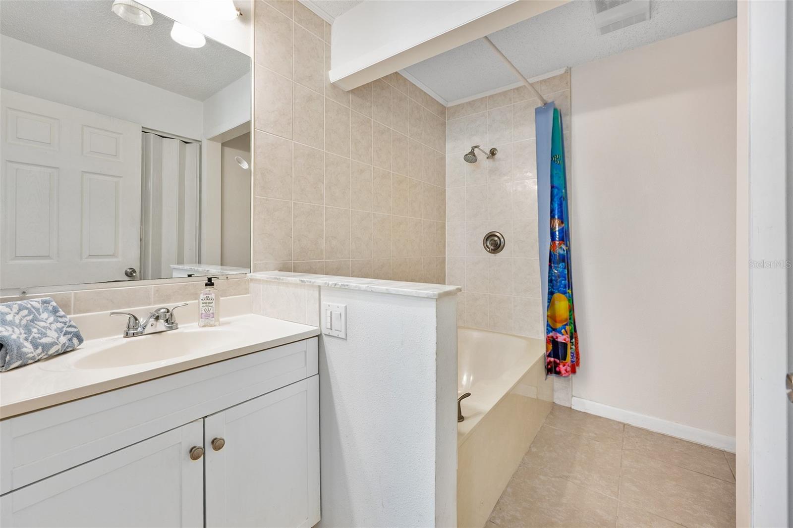 Image 19 of 29 For 915 Stonybrook Circle