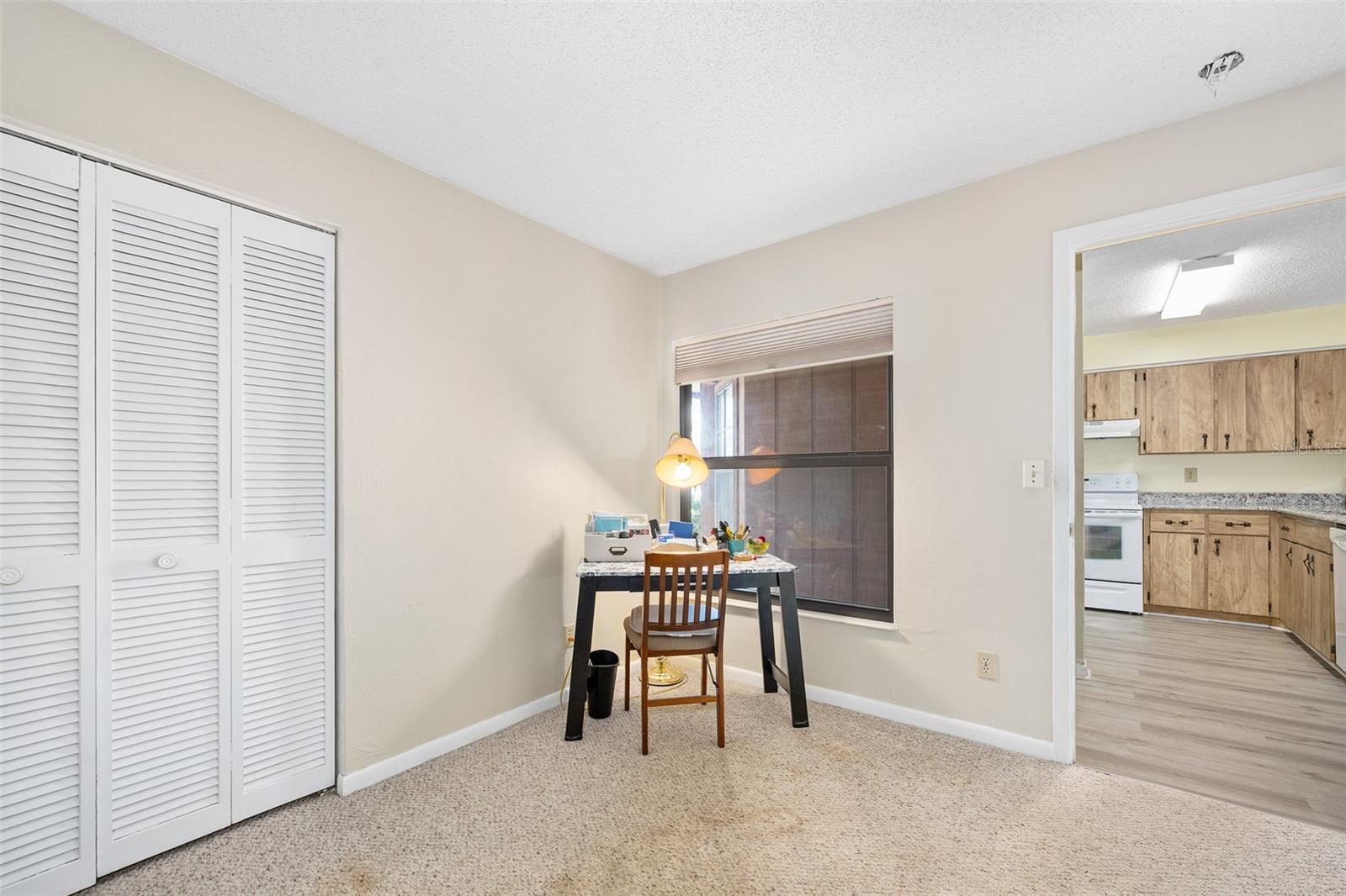 Image 21 of 29 For 915 Stonybrook Circle