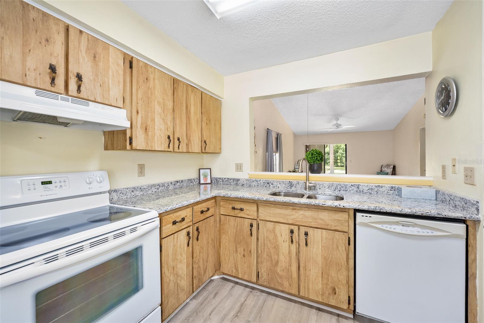 Image 5 of 29 For 915 Stonybrook Circle