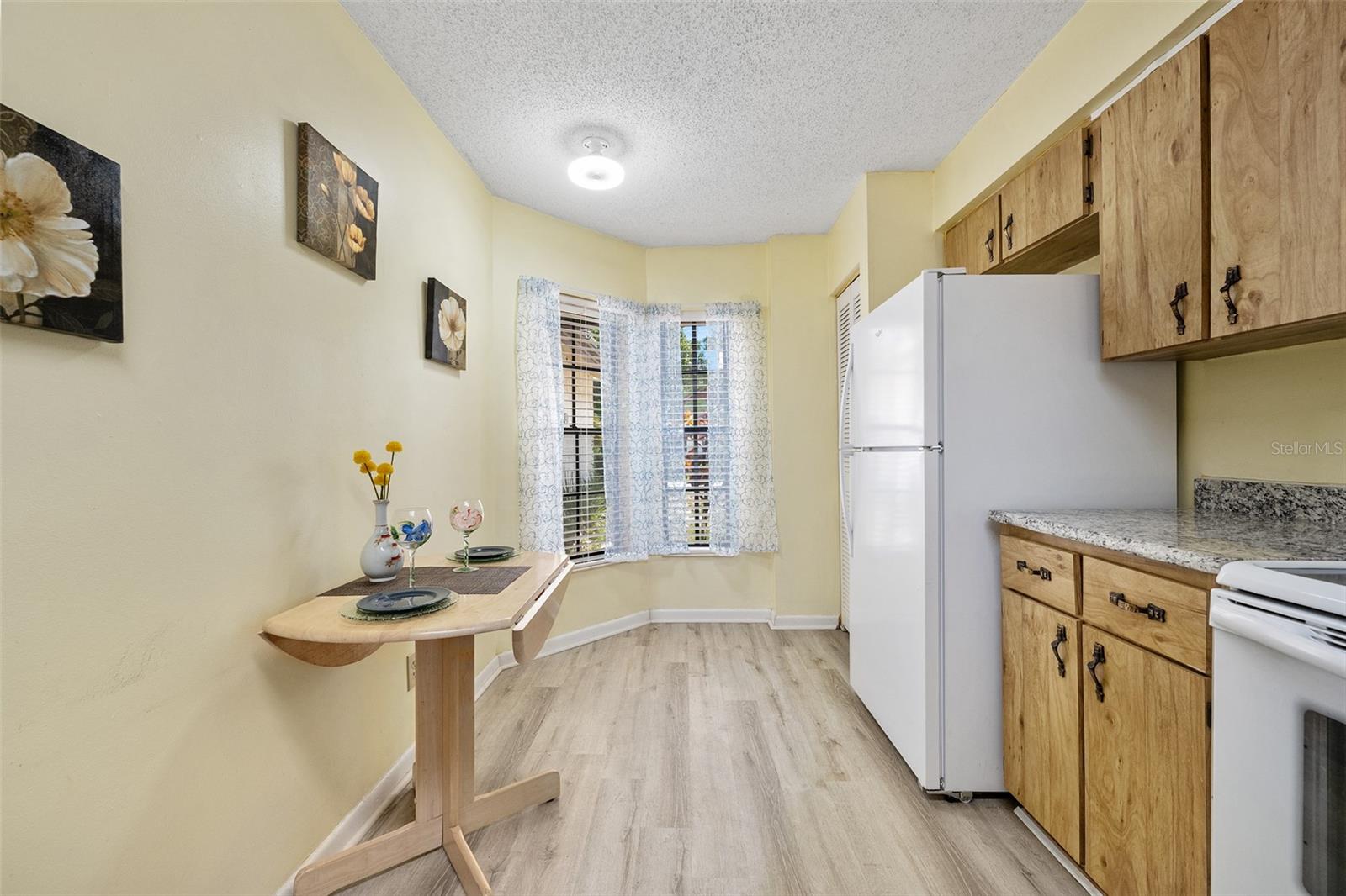 Image 6 of 29 For 915 Stonybrook Circle