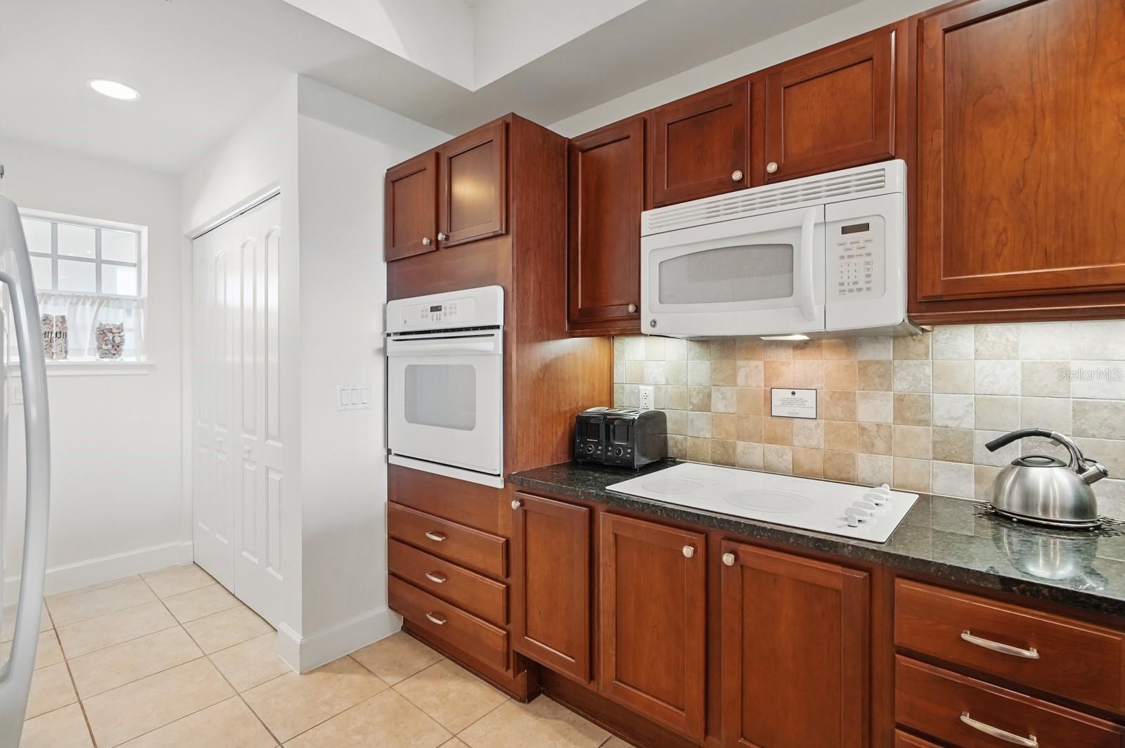 Image 13 of 49 For 102 Yacht Harbor Drive 263