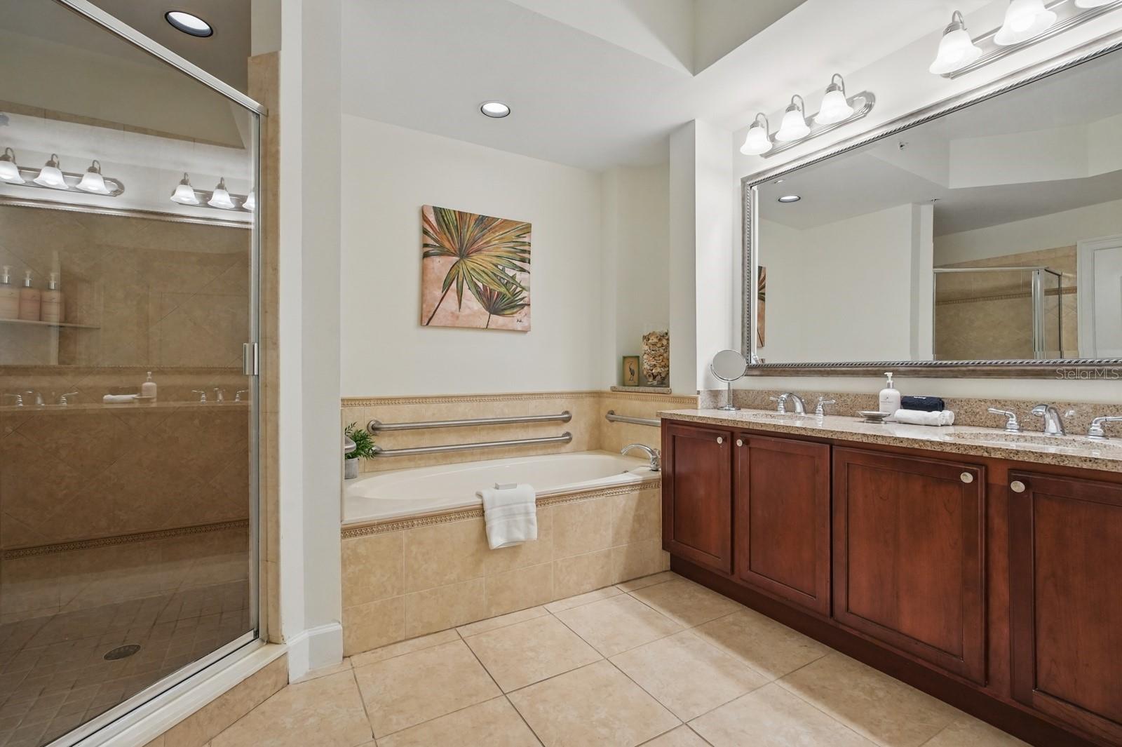 Image 20 of 49 For 102 Yacht Harbor Drive 263