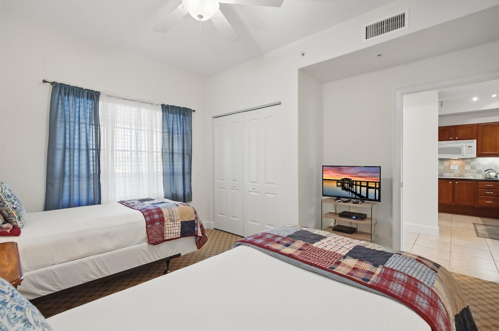Image 23 of 49 For 102 Yacht Harbor Drive 263