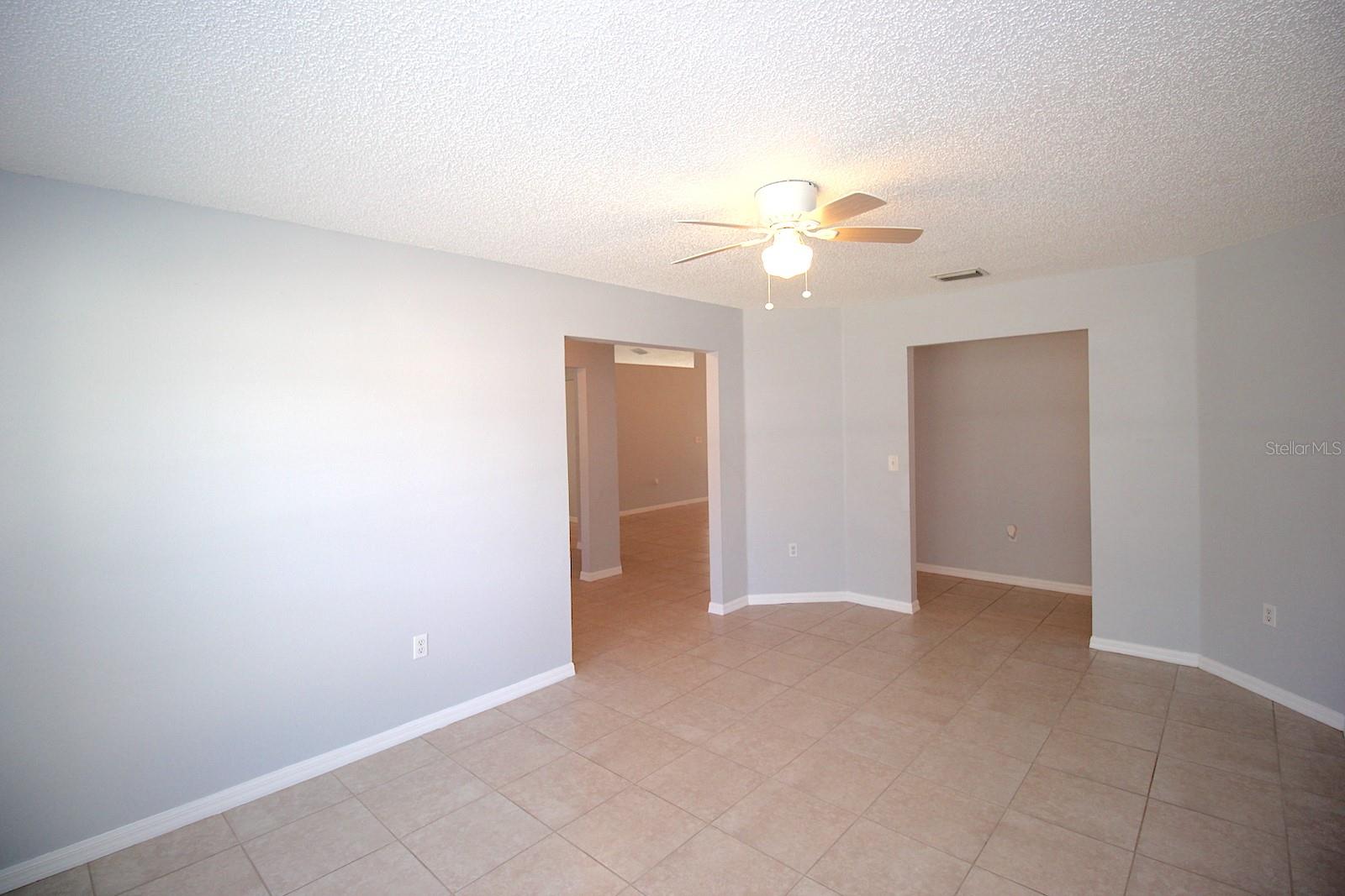 Listing photo id 8 for 12 Round Table Lane