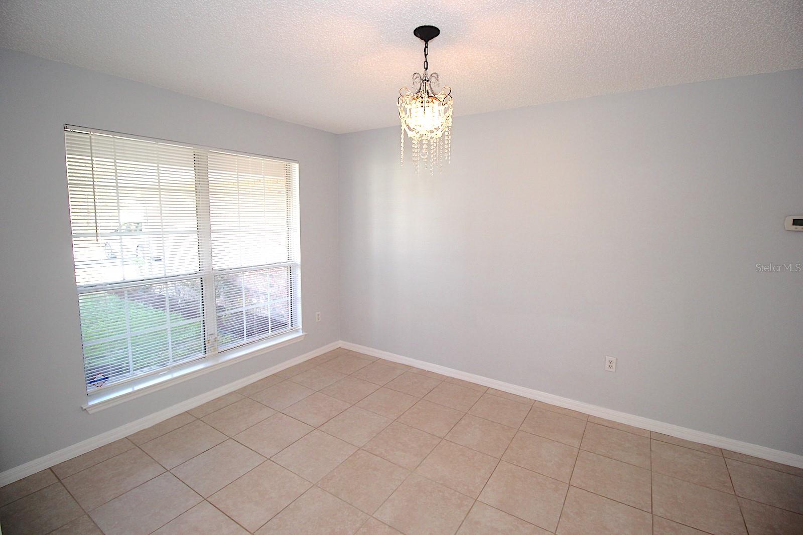 Listing photo id 9 for 12 Round Table Lane