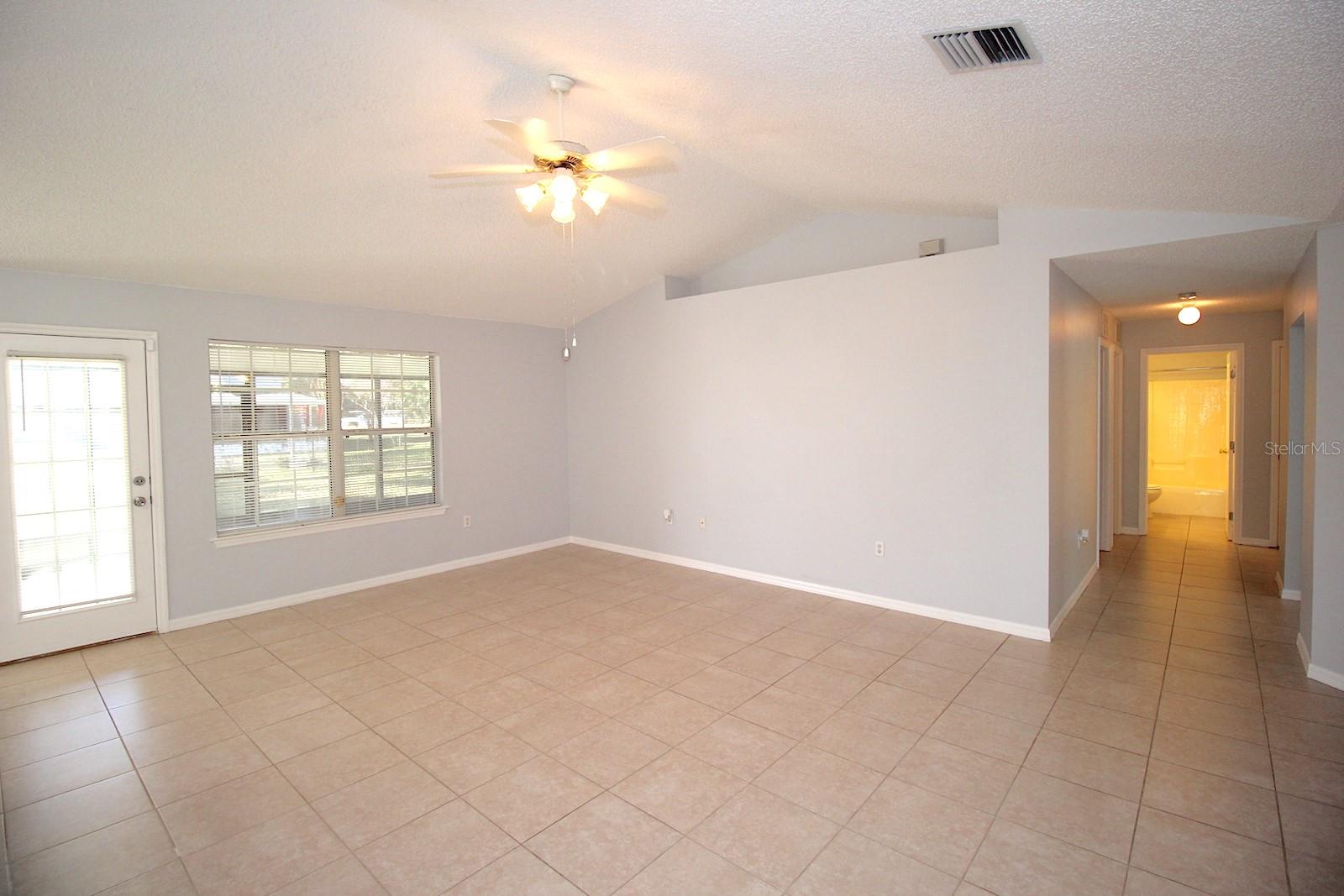 Listing photo id 20 for 12 Round Table Lane