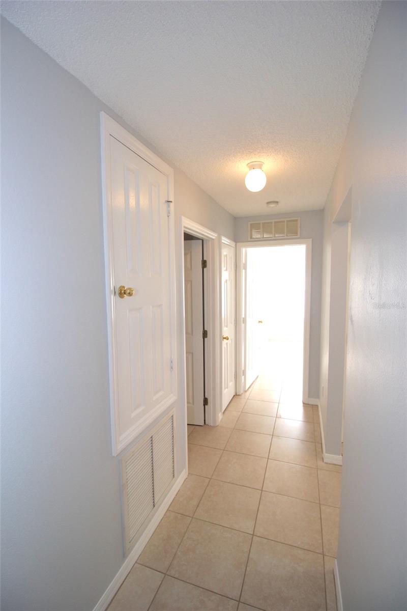 Listing photo id 21 for 12 Round Table Lane