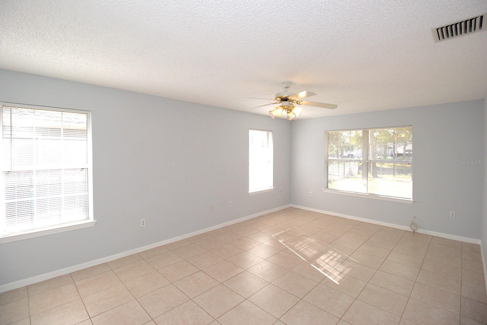 Listing photo id 22 for 12 Round Table Lane
