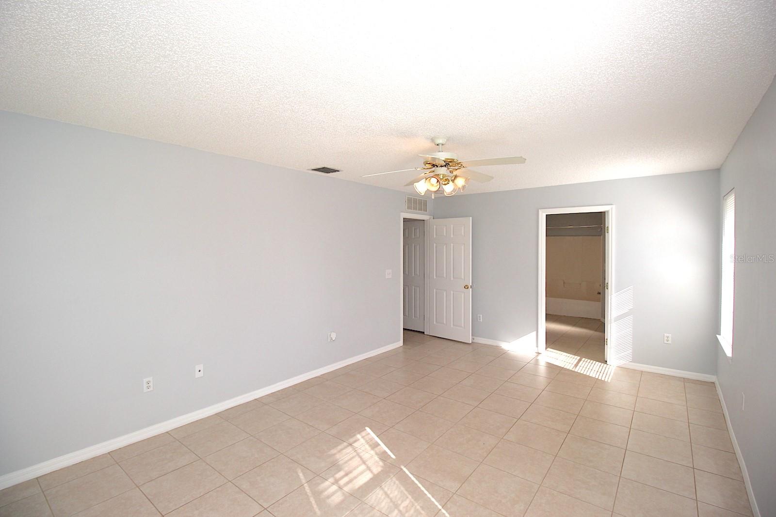 Listing photo id 23 for 12 Round Table Lane