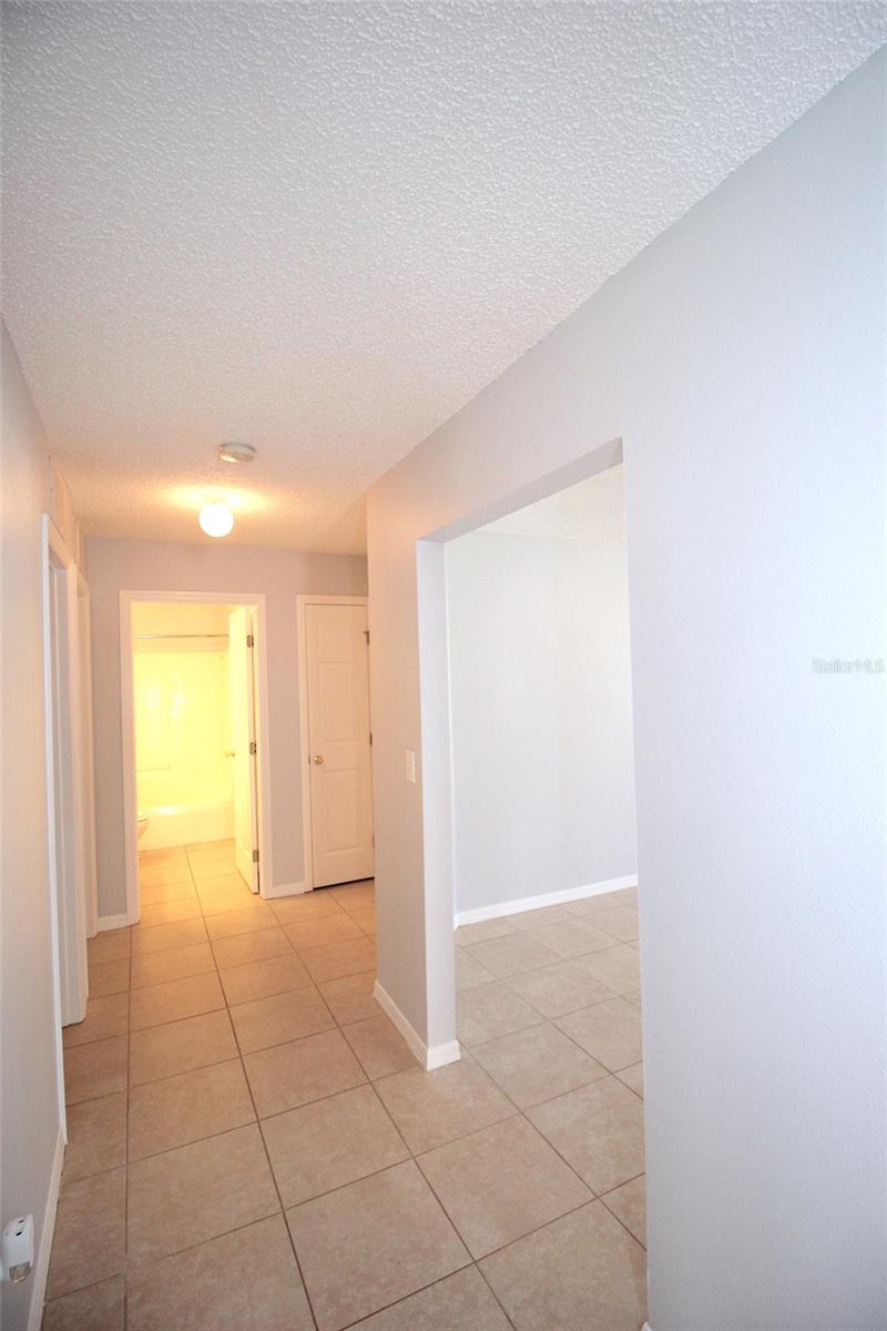 Listing photo id 26 for 12 Round Table Lane