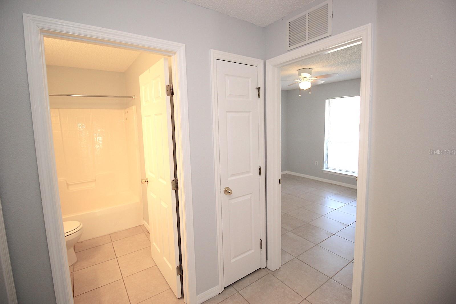 Listing photo id 32 for 12 Round Table Lane
