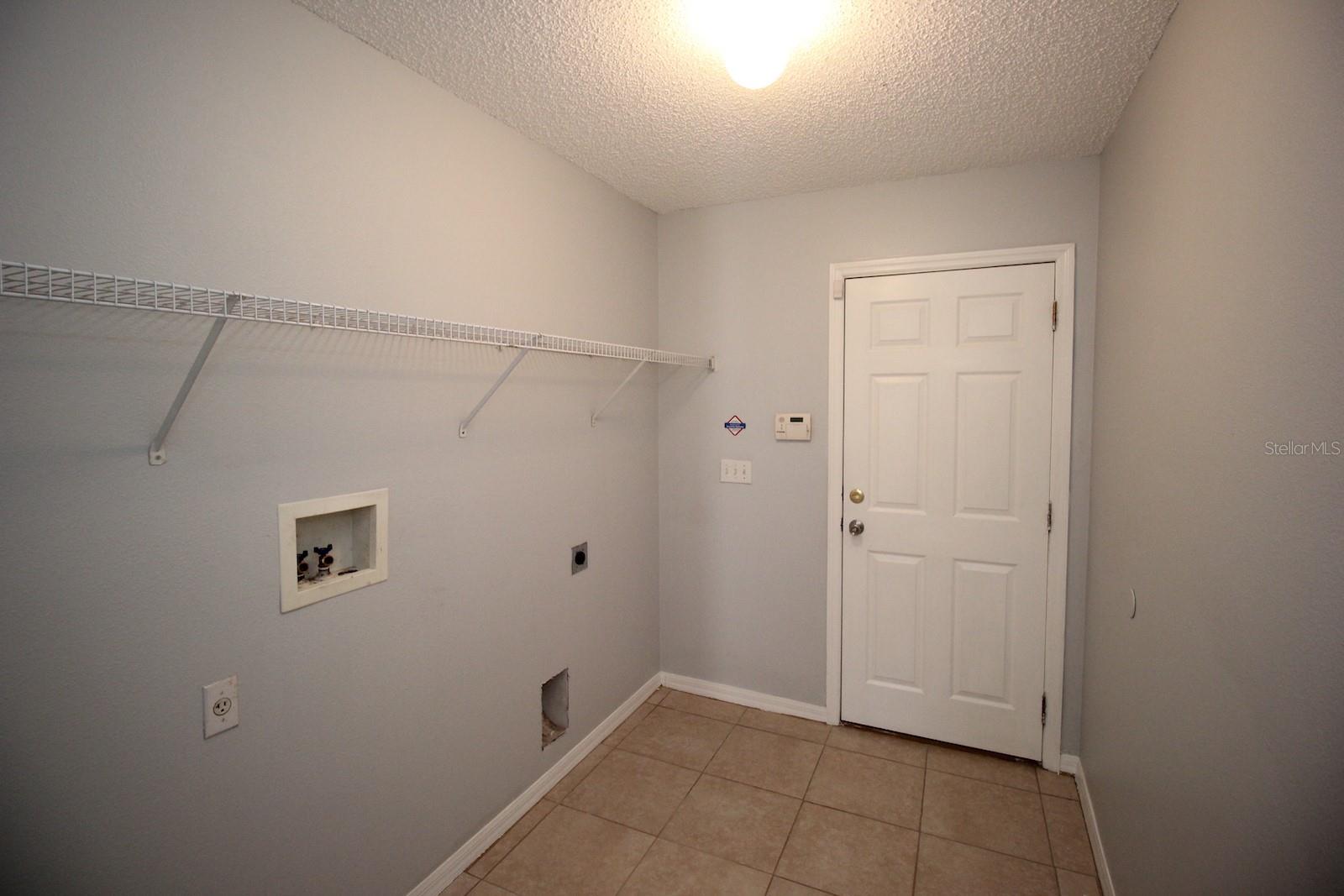 Listing photo id 36 for 12 Round Table Lane