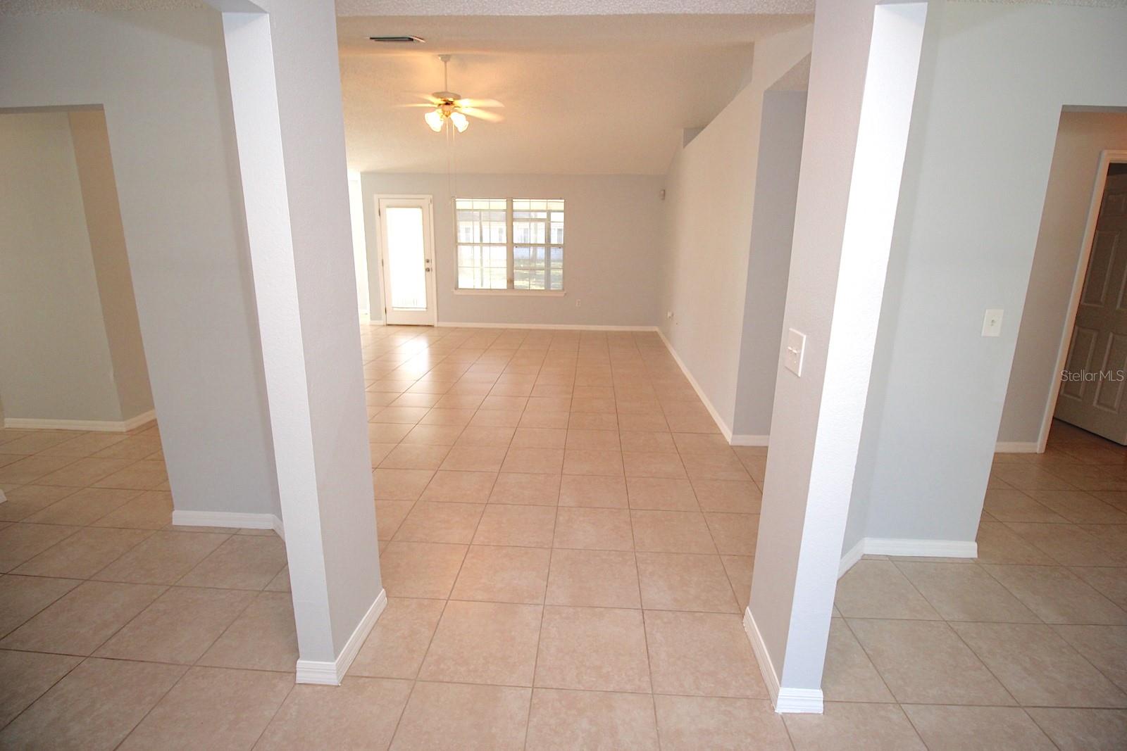 Listing photo id 2 for 12 Round Table Lane