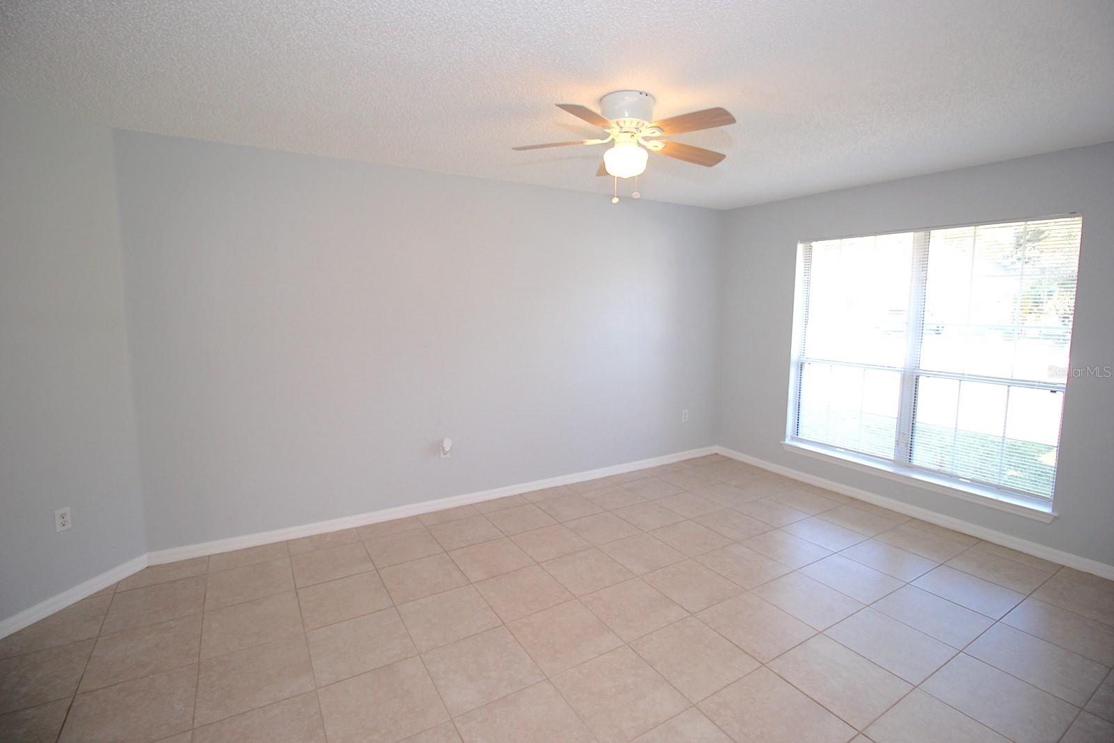 Listing photo id 7 for 12 Round Table Lane