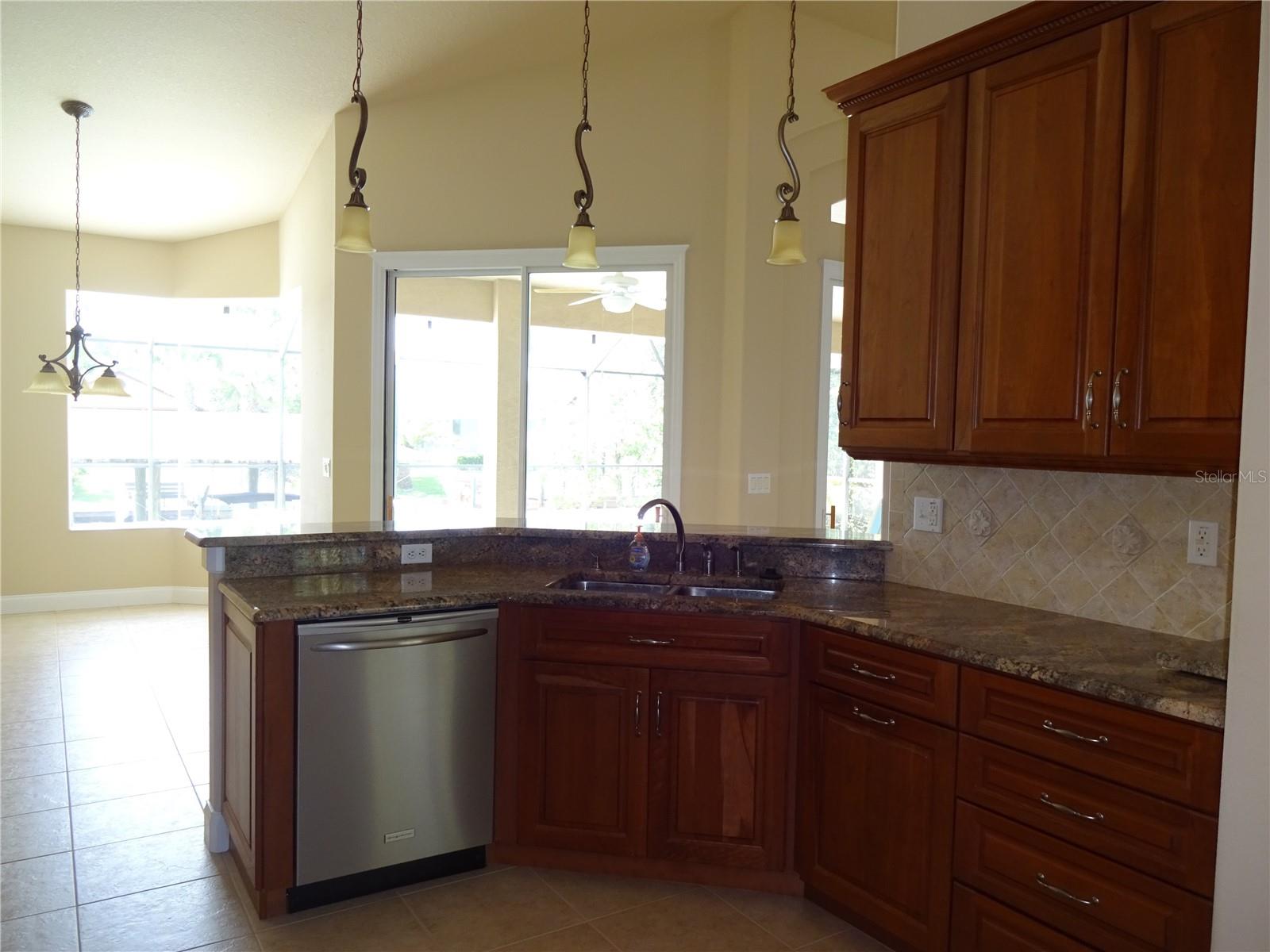 Image 11 of 20 For 7 Cherokee Court W