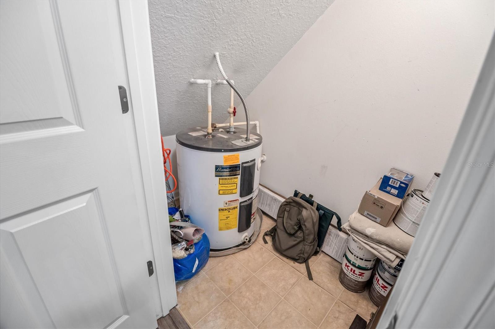 Image 12 of 27 For 8542 Jasper Avenue