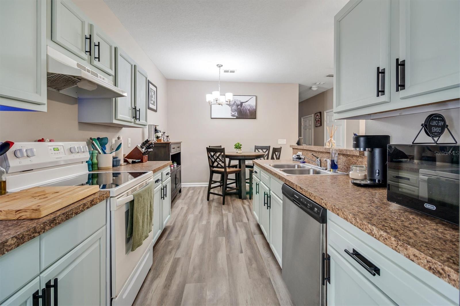 Image 6 of 27 For 8542 Jasper Avenue