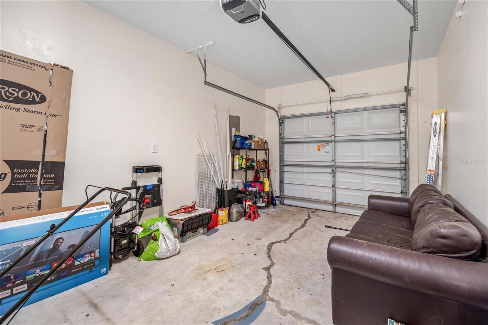Image 9 of 27 For 8542 Jasper Avenue
