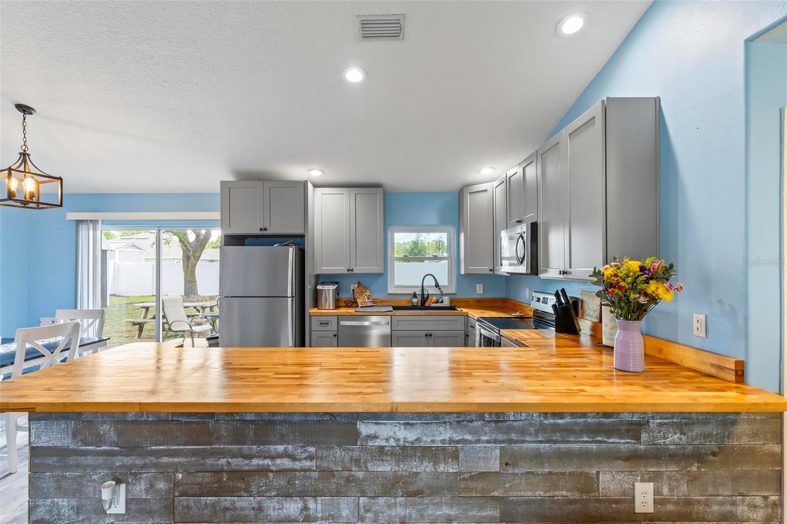 Image 10 of 44 For 226 Pinegrove Drive
