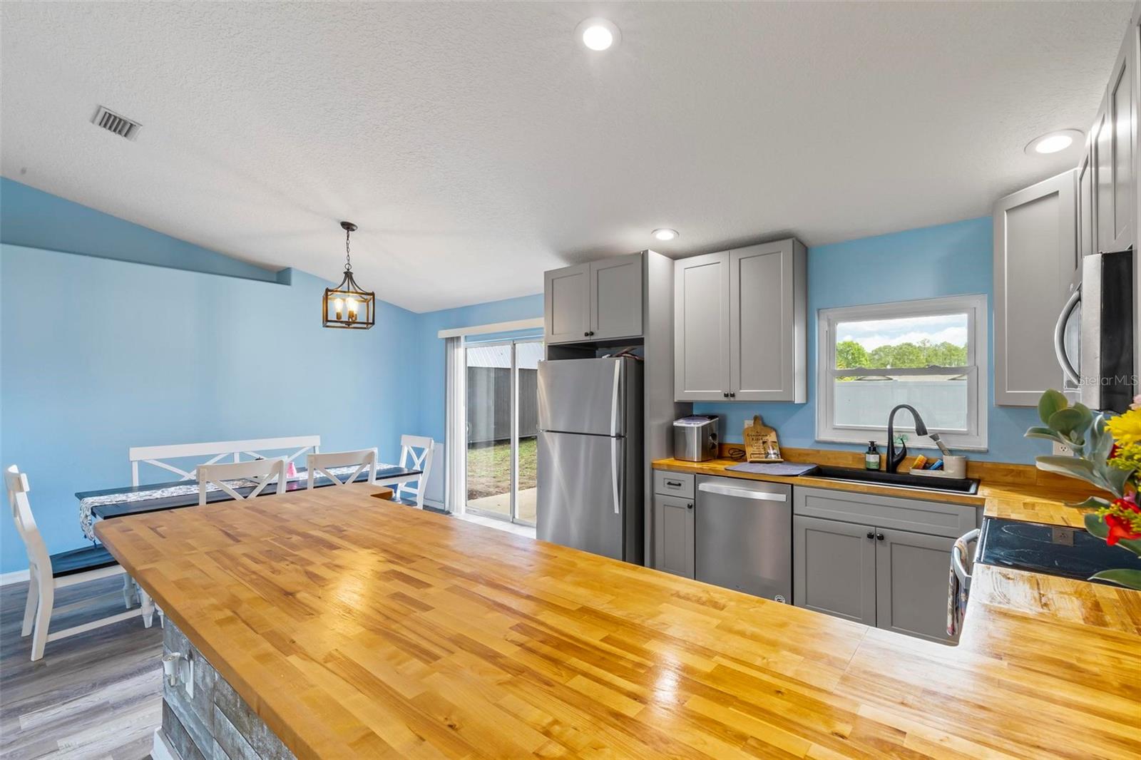 Image 11 of 44 For 226 Pinegrove Drive