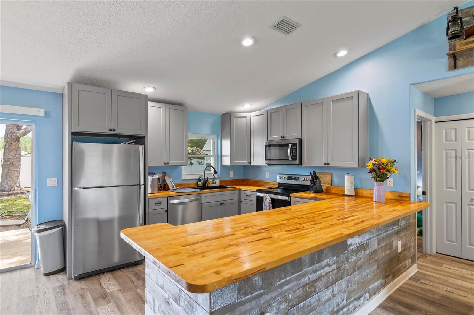 Image 9 of 44 For 226 Pinegrove Drive