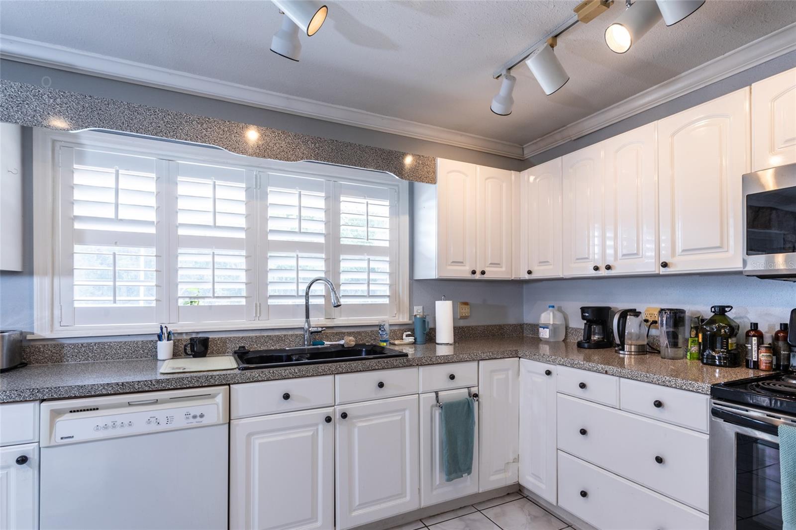 Image 10 of 46 For 5009 Shore Drive