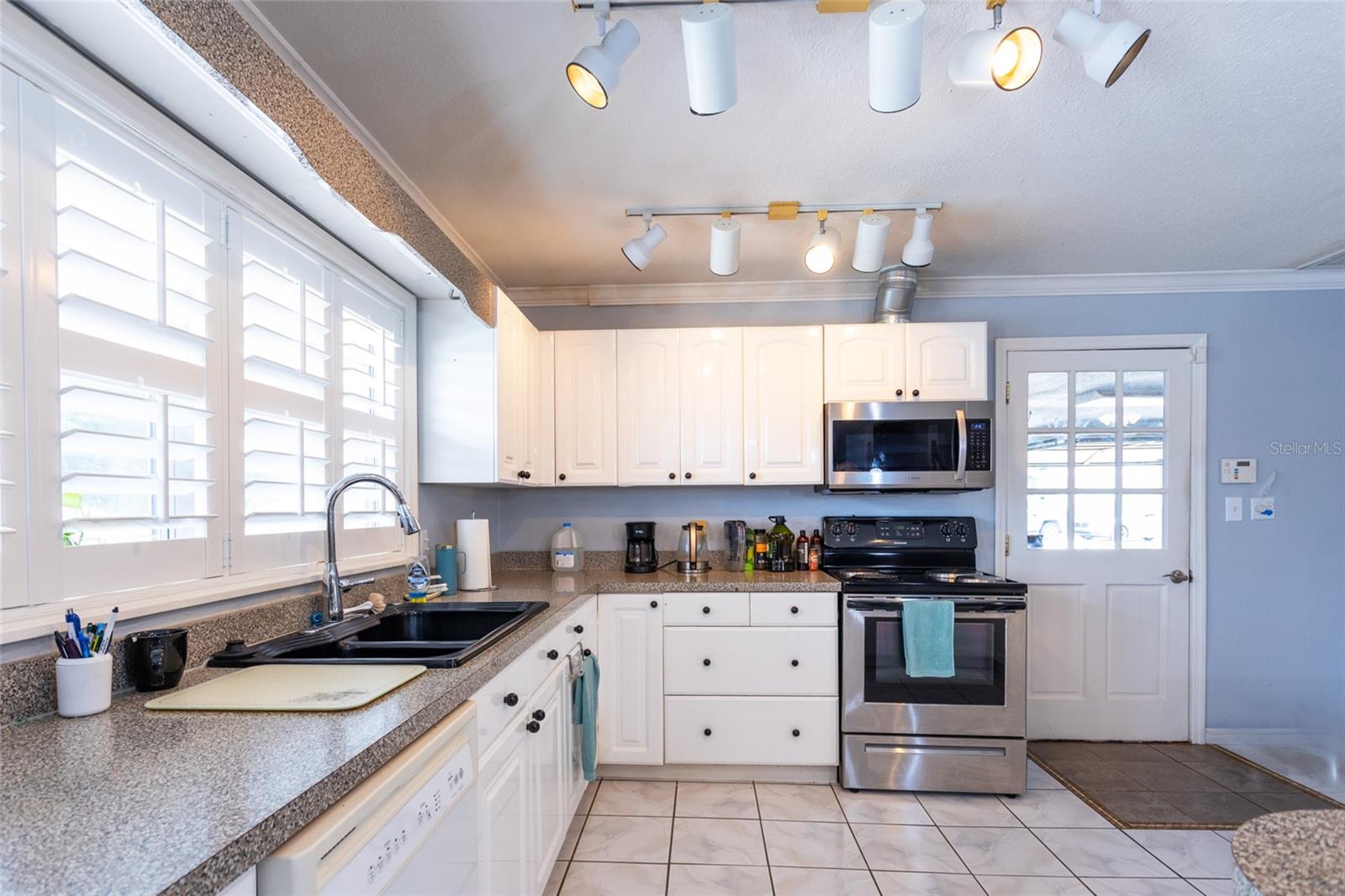 Image 11 of 46 For 5009 Shore Drive