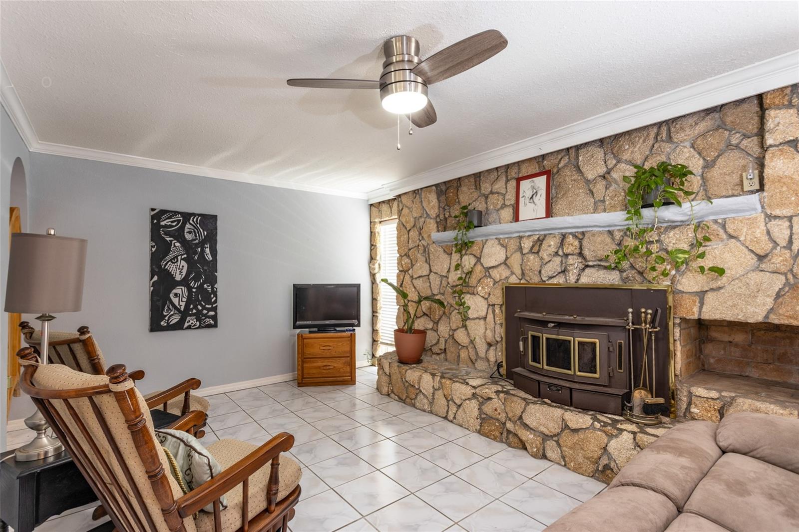 Image 7 of 46 For 5009 Shore Drive