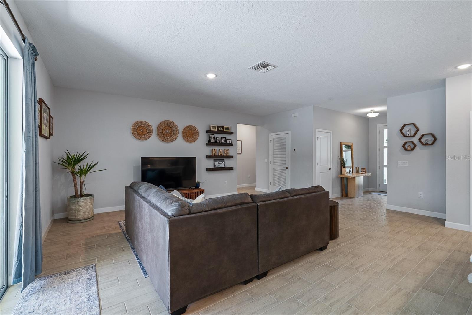 Image 12 of 68 For 90 Lancelot Drive