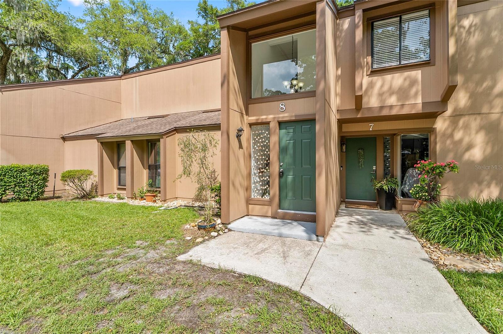 Image 2 of 55 For 8 Oakmont Court 0